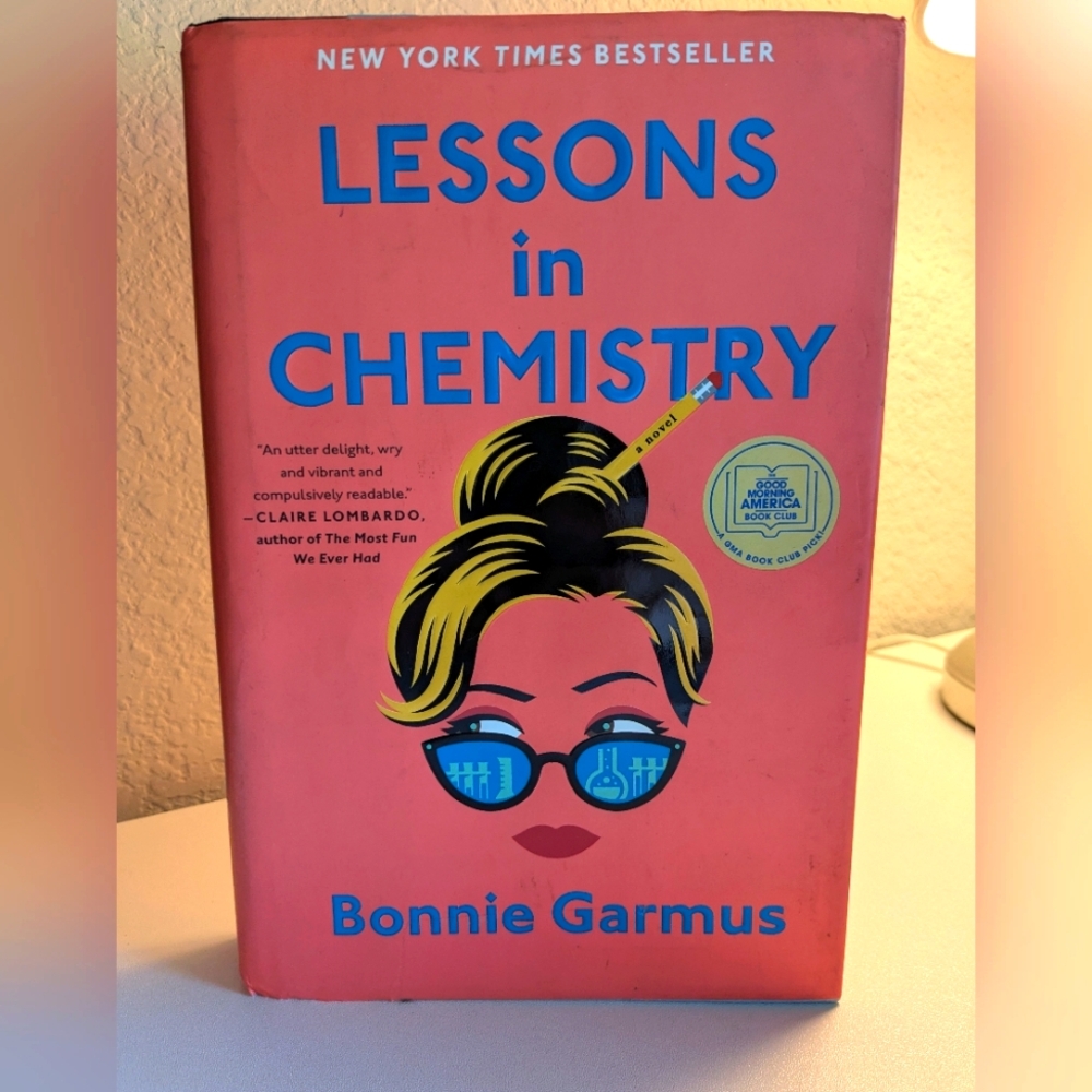 Lessons in Chemistry Book Hardcover Good Condition